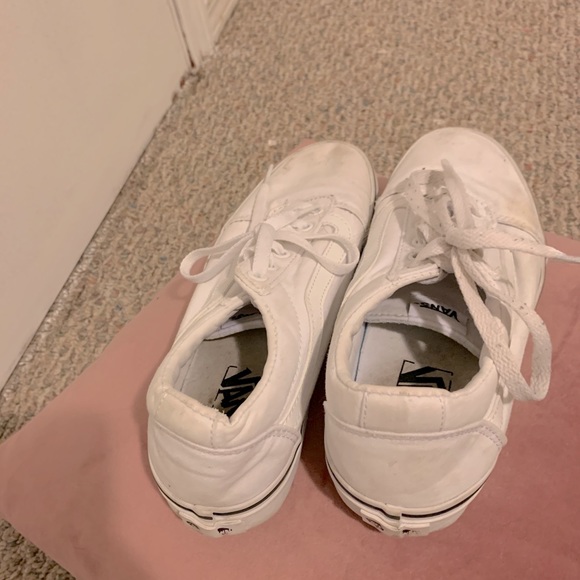 White vans - Picture 2 of 6